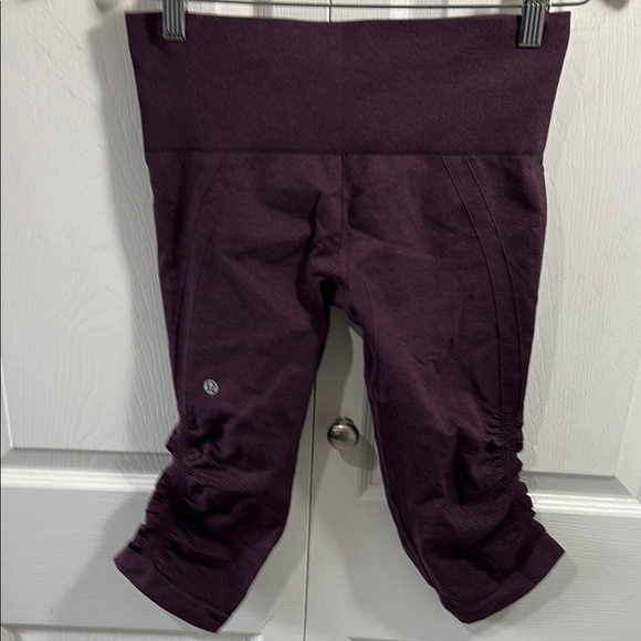 Lululemon in the flow cropped leggings - Picture 3 of 9